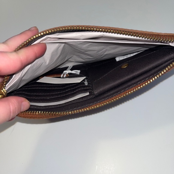 Madewell leather “the pouch” clutch - Picture 10 of 13